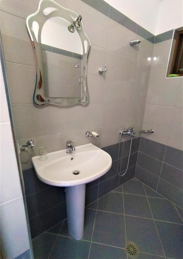 Ahmeti Rooms Ксамил Екстериор снимка